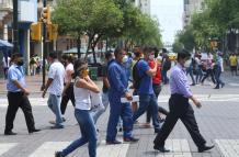 Guayaquil es otra ciudad después de la COVID-19, una que debe usar mascarilla y tiene restricciones de movilidad. Su gente sigue en pie de guerra.