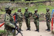 Soldados de Ecuador y Colombia realizan hoy una operación conjunta para evitar el tránsito migratorio por pasos ilegales