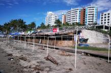 PLAYAS, SIN TURISMO, SIB CARPAS, LOCALES CERRADOS Y CON PALIZADA. (1)