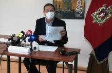Santiago Guarderas denunció irregularidades en el Municipio de Quito.