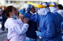 Sobre la situación del contagio en las provincias, en el informe oficial se detalla que la andina de Pichincha, cuya capital es Quito, es la más afectada con 120.325 casos acumulados, 425 más que el sábado.