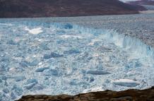 El glaciar Helheim, en Groenlandia, una posible analogía para el comportamiento futuro de los glaciares mucho más grandes de la Antártida.