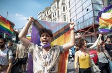La policía dispersa la marcha anual del orgullo gay en Estambul