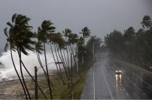 A las 11.00 horas de hoy, el sistema estaba localizado a unas 160 millas (255 km) al oeste de la isla de Guadalupe y a unas 220 millas (350 km) al este sureste de Ponce, en Puerto Rico.