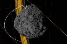 Imagen computarizada cedida por el Centro de vuelo espacial Goddard de la NASA que muestra la simulación de trayectoria del asteroide Bennu.