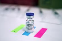 Regulador de EE.UU. concede su aprobación total a la vacuna de Pfizer