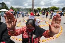 Indígenas ecuatorianos celebran la fiesta de la luna o Kulla Raymi, hoy, en Quito (Ecuador).