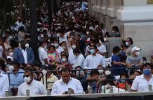 Varias personas acuden a la sesión solemne por la Independencia de Guayaquil.