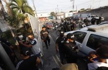 Dos guardias de seguridad resultaron heridos de bala. El hecho ocurrió la tarde de este jueves 14 de octubre de 2021, aproximadamente a las 15:45 en el Trinipuerto, al sur de Guayaquil.