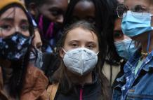 La activista ambiental sueca Greta Thunberg (C) asiste a una manifestación en la City de Londres, Gran Bretaña, el pasado 29 de octubre