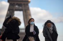 Francia sufre su quinta ola de covid con el temor de que se paralice el país