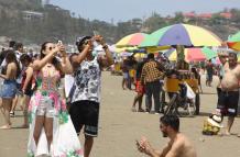 Cientos de turistas arribaron a las playas del país en grupos familiares. Muchos hoteles tuvieron un aforo a tope; otros, del 90 %.