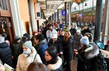 Help point for refugee (7847565)