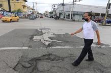 1. Bacheo. El cabildo no da respuesta ni solución a la necesidad urgente de reparar la capa asfáltica de  varias calles de las avenidas principales de Guayaquil pese a las constantes denuncias ciudadanas.