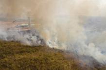 Fotografía de archivo de un incendio forestal en las cercanías de la ciudad de Cuiabá en el estado de Mato Grosso (Brasil).