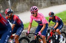 Richard Carapaz etapa 18 Giro de Italia (volcado)