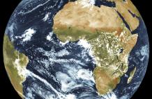 Imagen de archivo de la Tierra, con una parte de Europa, en la que se ve España, América del Sur, Asia y el continete africano, tomada por el satélite Meteosat de Segunda Generación (MSG-1).
