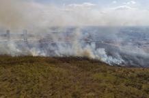 Vista general de un incendio forestal en las cercanías de la ciudad de Cuiabá en el estado de Mato Grosso (Brasil), en una fotografía de archivo.
