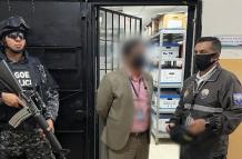 En este operativo realizado en Guayaquil se incautaron cajas con documentación y computadores. No hubo detenidos.