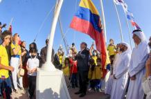 Ecuador Mundial iza de banderas