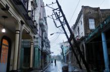 Fotografía de algunos de los destrozos dejados por el paso del huracán Ian, ayer, en Pinar del Río (Cuba).