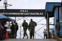 Soldados vigilan la cárcel de Santo Domingo de los Tsáchilas (Ecuador), en una fotografía de archivo.