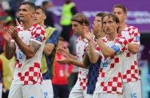 Luka Modric (R) de Croacia reacciona después del partido de fútbol del grupo F de la Copa Mundial de la FIFA 2022 entre Marruecos y Croacia en el estadio Al Bayt en Al Khor, Qatar