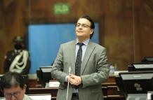 Detalle. Villavicencio fue el primero en hacer eco del fallo a su favor con un mensaje en Twitter, al que adjunto esta foto.