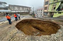 Trabajos. El Cuerpo de Ingenieros del Ejercito evalúa la zona donde se generó la subsidencia.