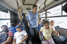 Cuestionario. El candidato a la alcaldía de Guayaquil, Aquiles Álvarez, respondió las preguntas de EXPRESO abordo de un bus de la Metrovía.