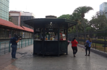 El quiosco se encuentra ubicado en la calle Pedro Moncayo, en el centro de Guayaquil.