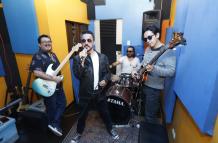 BANDA DE ROCK BAJO TIE (9880887)