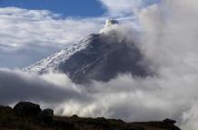 Fotografía de archivo del volcán Cotopaxi, en los cantones Quito y Mejía, en la provincia de Pichincha (Ecuador).