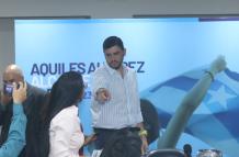 Escenario. En rueda de prensa, el electo alcalde de Guayaquil, Aquiles Álvarez, se pronunció sobre la tarjeta única.
