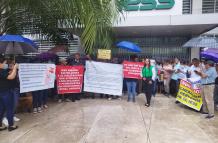 Plantón dializadoras IESS
