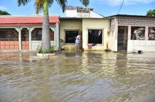 La calles Palmeras y Marcel Laniado quedó completamente inundada debido al fuerte aguacero, en el lugar queda un centro comercial.