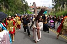 El grupo que escenifica al Calvario de Jesús está conformado por 50 jóvenes catequistas de la comunidad La Calera.