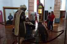 CUENCA TURISTAS EN EL MUSEO DE ARTE RELIGIOSO 4