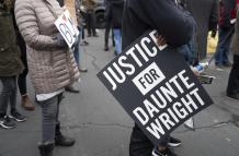 Vista de una manifestación en la que se reclama justicia por la muerte del afroamericano Daunte Wright, en una fotografía de archivo.