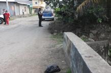 Sobre un muro de cemento se encontraban los brazos y la cabeza de un hombre en el noroeste de Guayaquil.