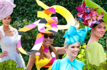 Extravagantes sombreros que llevaron las invitadas a la carrera ‘Royal’ Ascot que se celebra en Reino Unido.