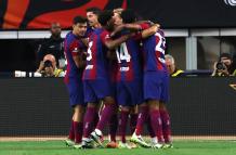 Jugadores del Barcelona español fueron registrados este sábado, 29 de julio, al celebrar un gol que le anotaron al Real Madrid, durante un partido amistoso, en el Estadio AT&T, en Arlington (Texas, EE.UU.).