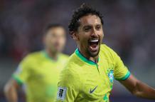 Marquinhos de Brasil celebra su gol hoy, en un partido de las Eliminatorias Sudamericanas para la Copa Mundial de Fútbol 2026 entre Perú y Brasil, en el estadio Nacional en Lima (Perú).