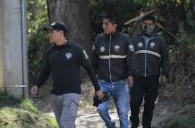 Escenario. Agentes de la Policía Nacional desplegaron un operativo para encontrar sus restos en un parque de Quito.