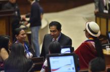 Lucio Gutiérrez mantenía diálogos con las legisladoras de Pachakutik