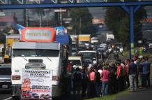 Guatemaltecos protestan en caravana ante los intentos por revertir el resultado electoral