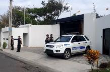 La casa de la prefecta Roberta Zambrano tiene custodia permanente de la policía