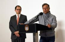 Petro y el fiscal colombiano chocan con denuncias de narcotráfico y de ataque a instituciones
