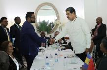 Presidentes de Venezuela y Guyana abordan la disputa por el Esequibo en reunión regional