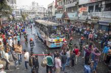 Se incendia un autobús en la ciudad de Dacca que deja cuatro muertos